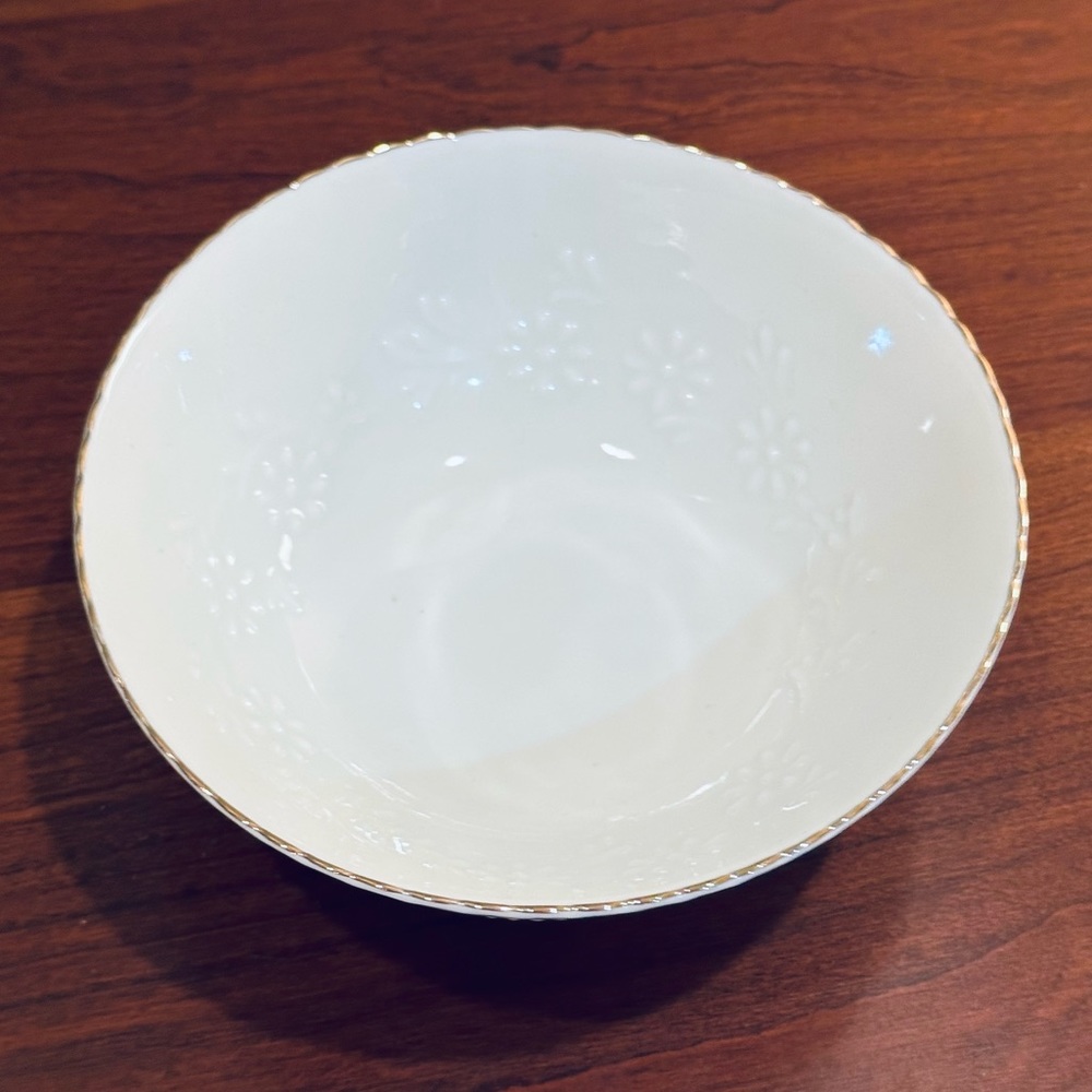 🌟HP🌟VTG 2000s Shiah Yih Embossed Ivory Porcelain Bowl